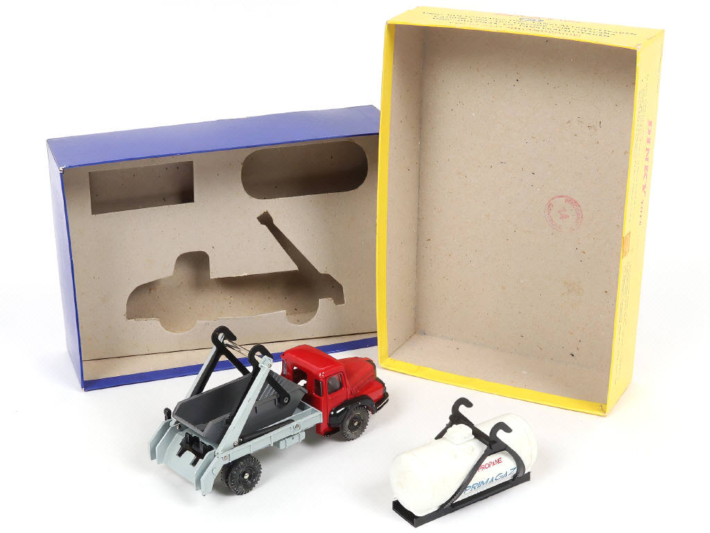 Lot 361 - DINKY TOYS (FRANCE) (1)