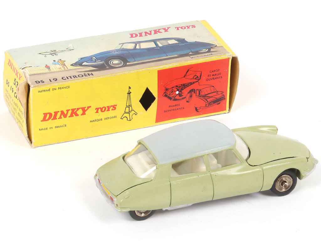 Lot 330 - DINKY TOYS (FRANCE) (1)