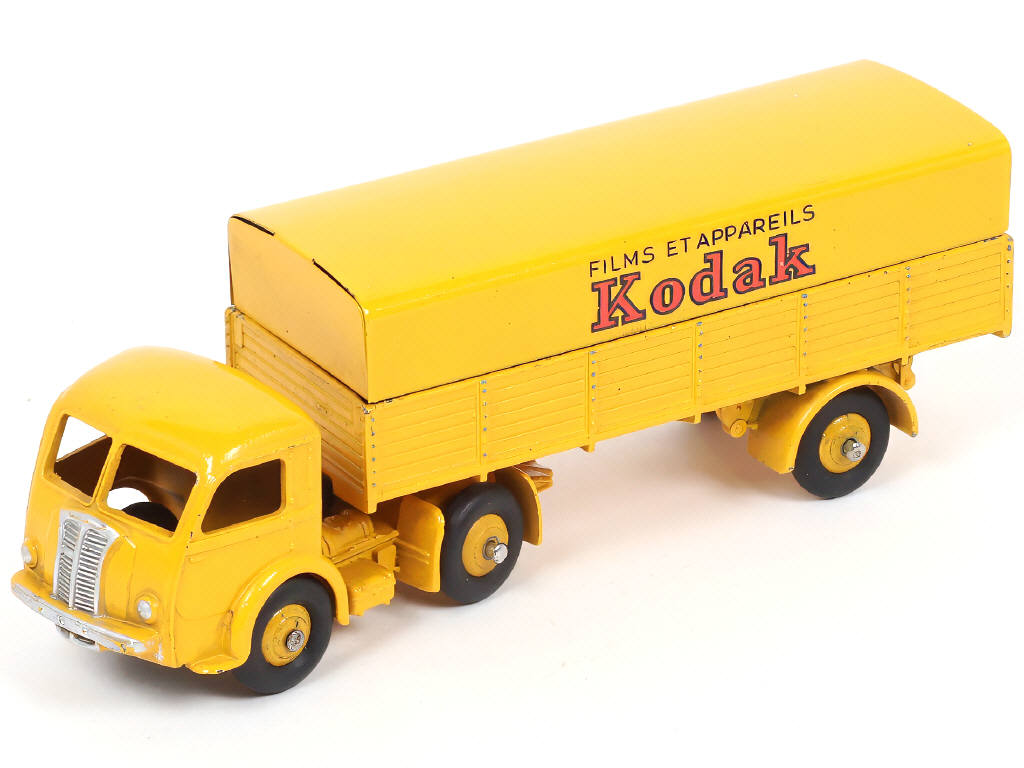 Lot 353 - DINKY TOYS (FRANCE) (1)
