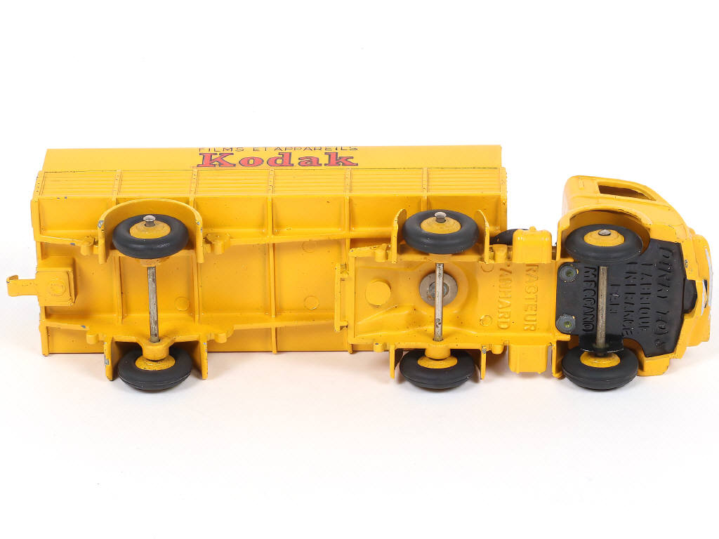 Lot 353 - DINKY TOYS (FRANCE) (1)