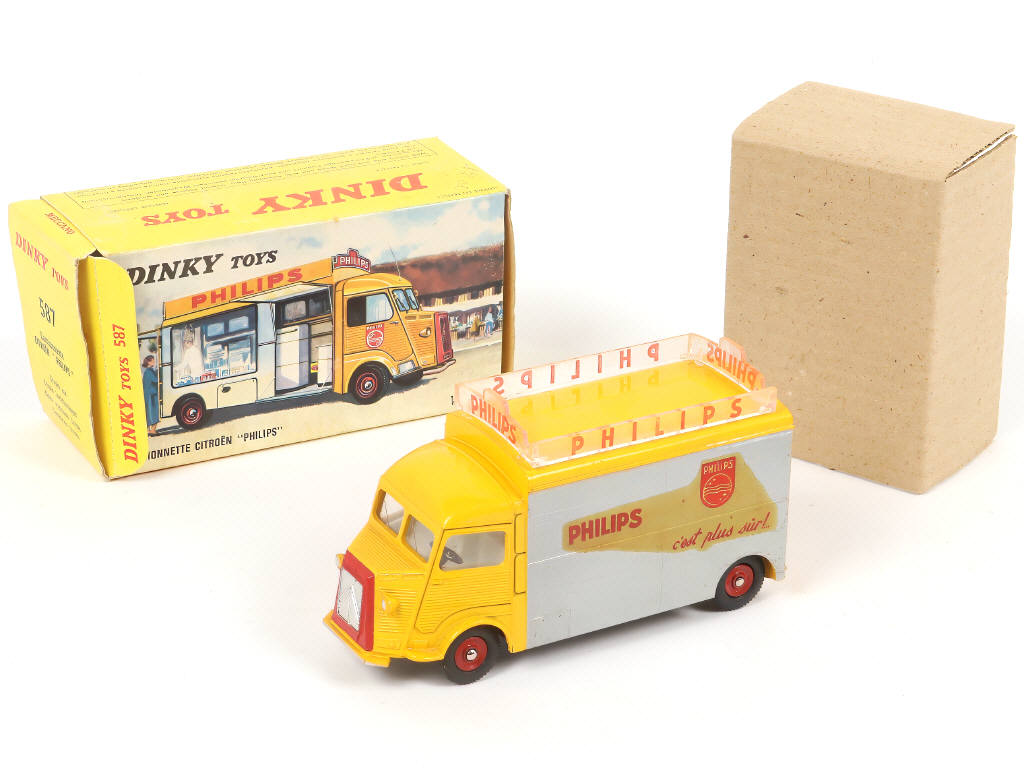 Lot 358 - DINKY TOYS (FRANCE) (1)
