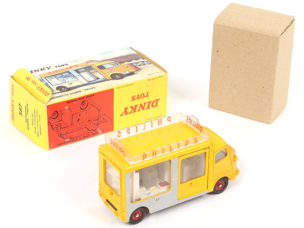 Lot 358 - DINKY TOYS (FRANCE) (1)