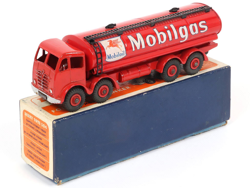 Lot 212 - DINKY TOYS (GB) (1)