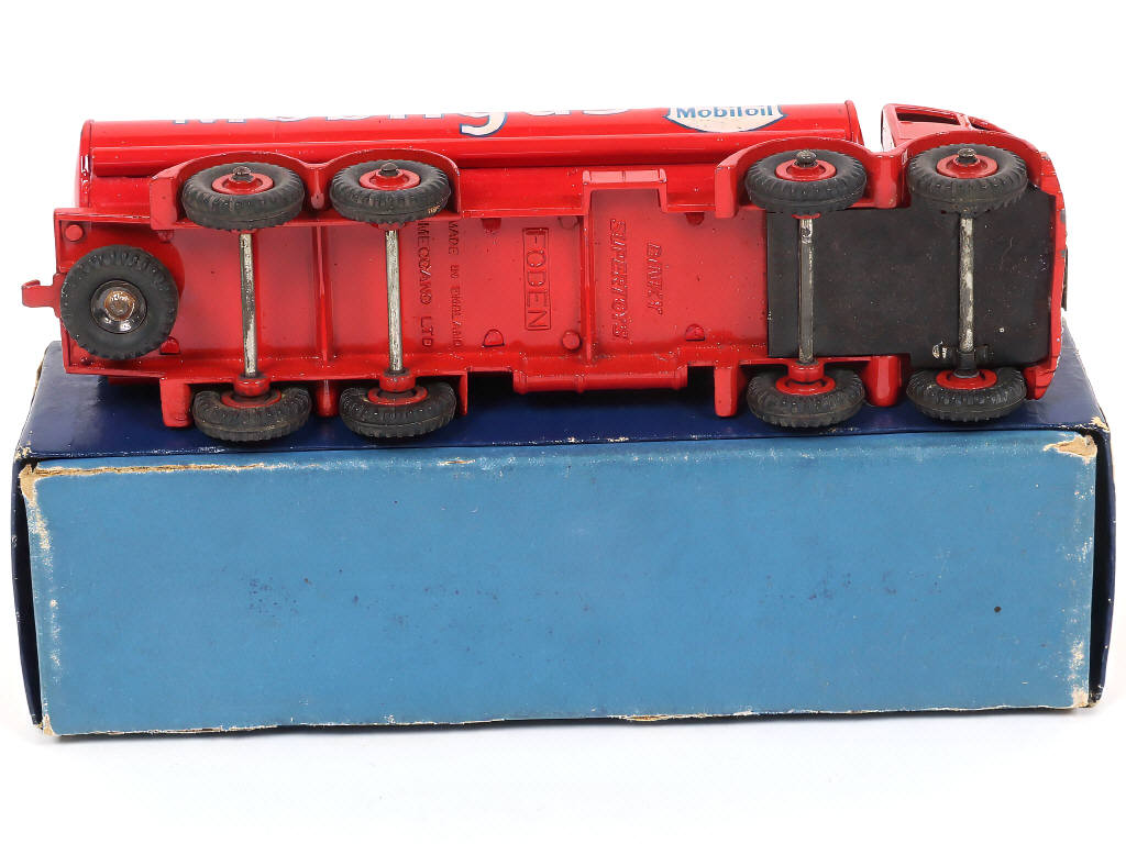 Lot 212 - DINKY TOYS (GB) (1)