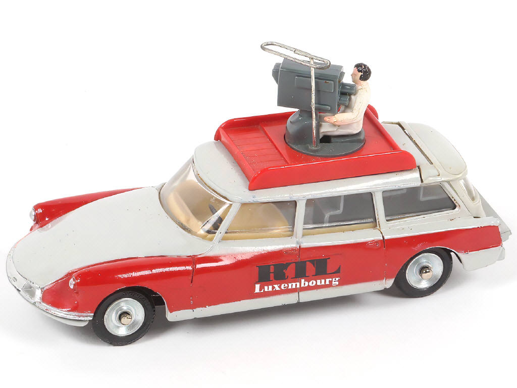 Lot 274 - DINKY TOYS (FRANCE) (1)