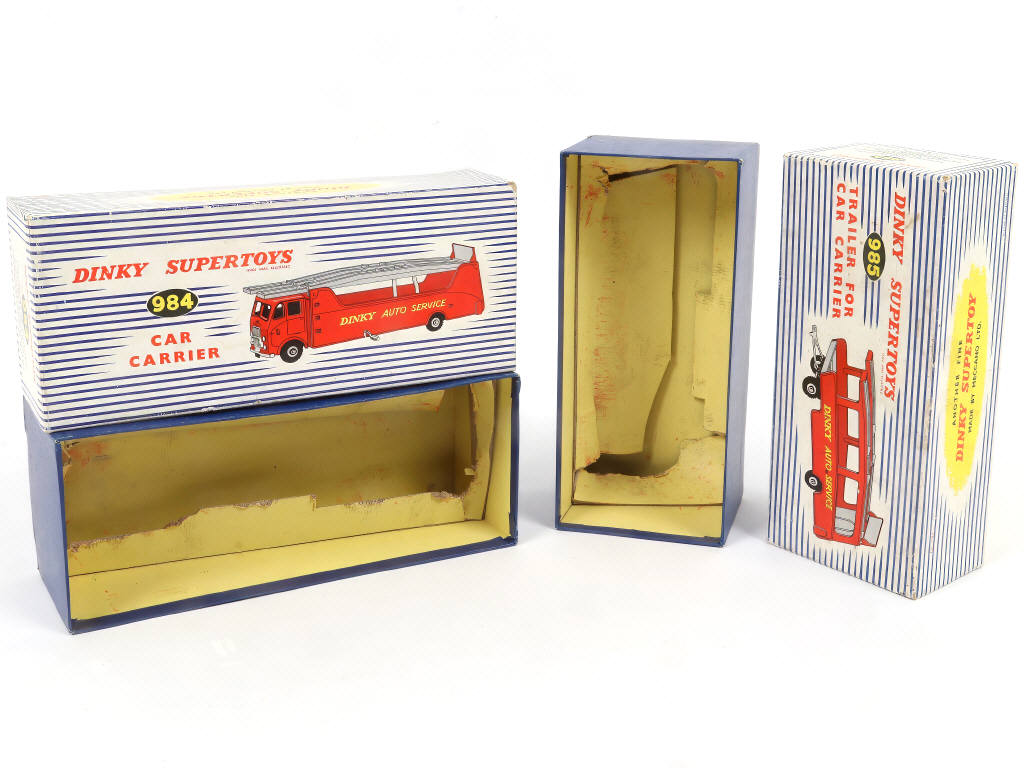 Lot 225 - DINKY TOYS (GB) (3)
