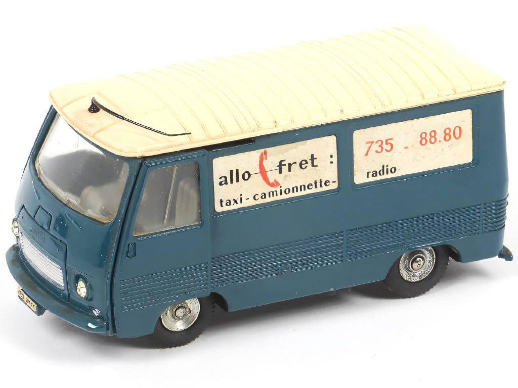 Lot 277 - DINKY TOYS (FRANCE) (1)
