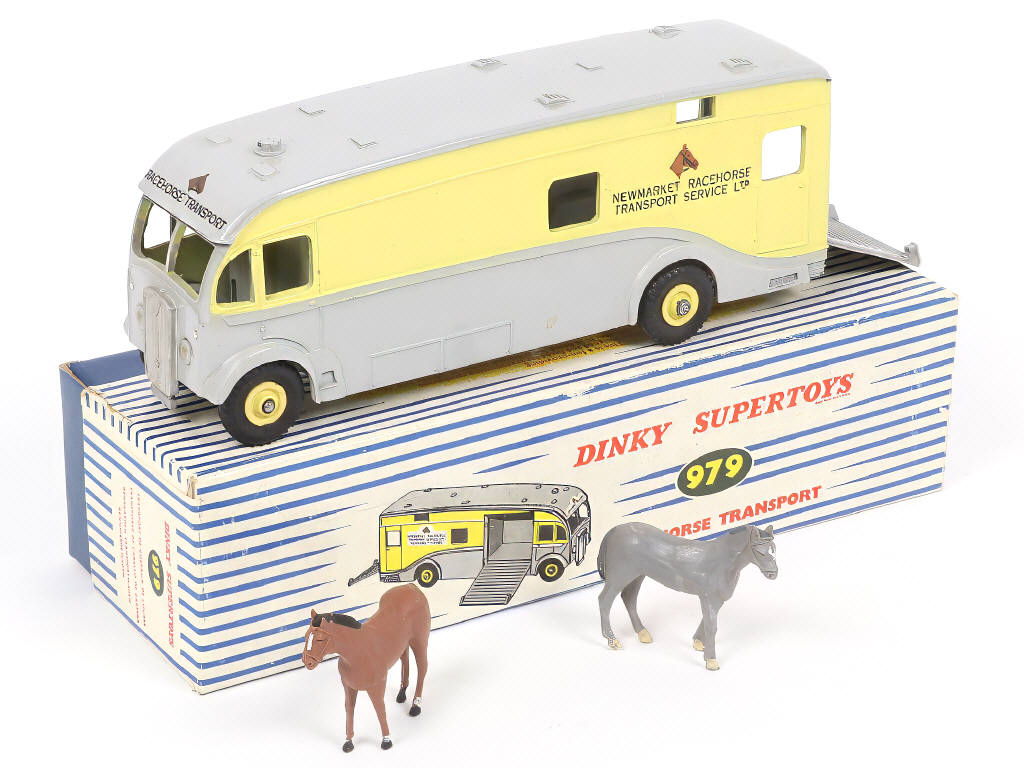 Lot 223 - DINKY TOYS (GB) (1)