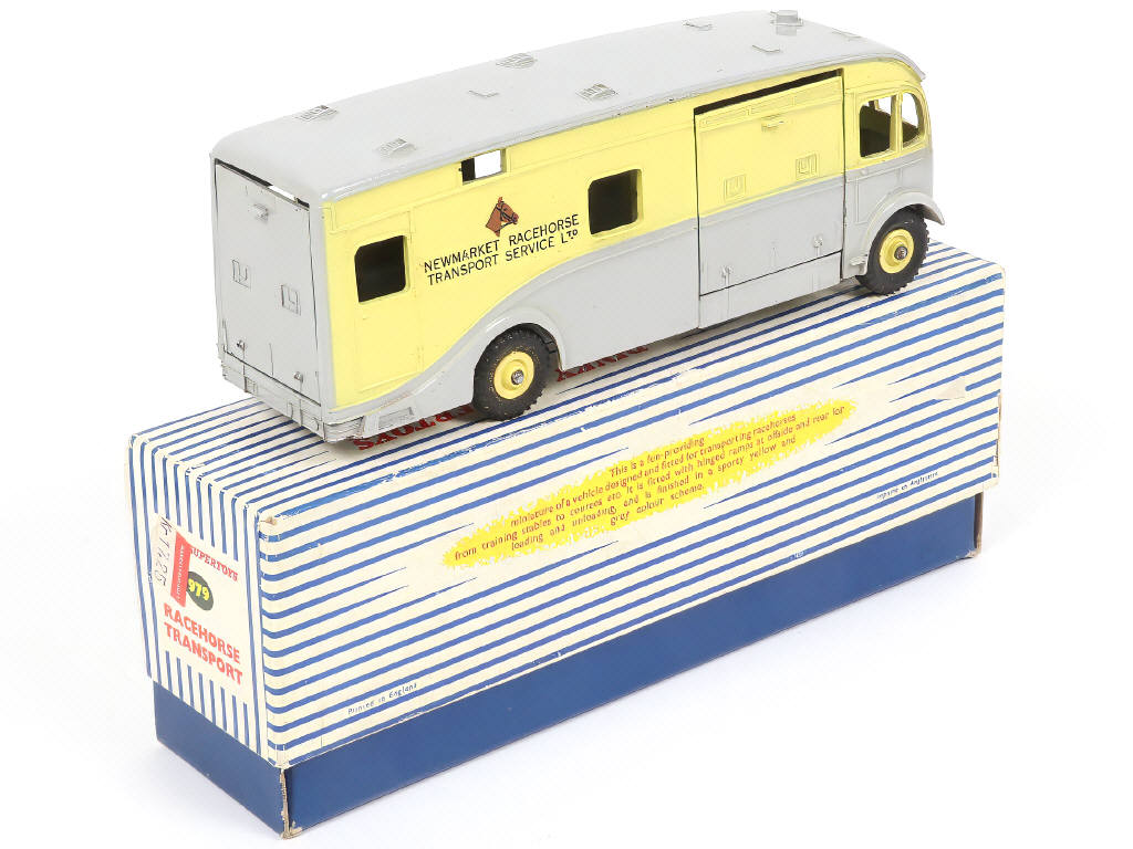 Lot 223 - DINKY TOYS (GB) (1)