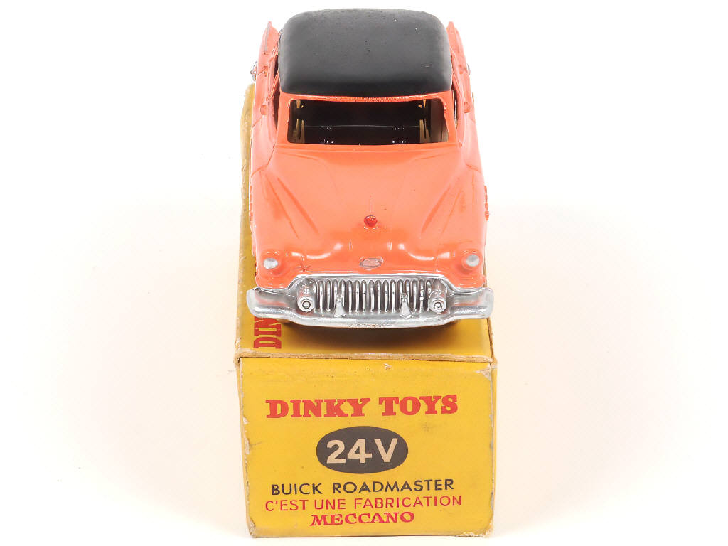 Lot 298 - DINKY TOYS (FRANCE) (1)
