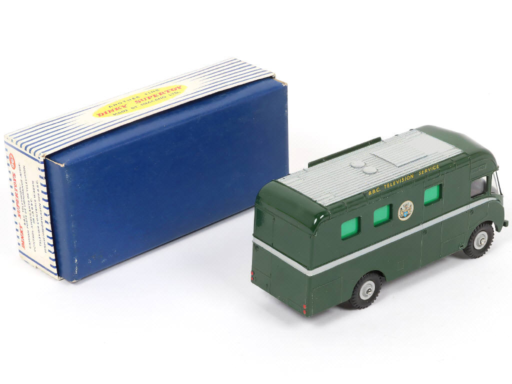 Lot 227 - DINKY TOYS (GB) (1)