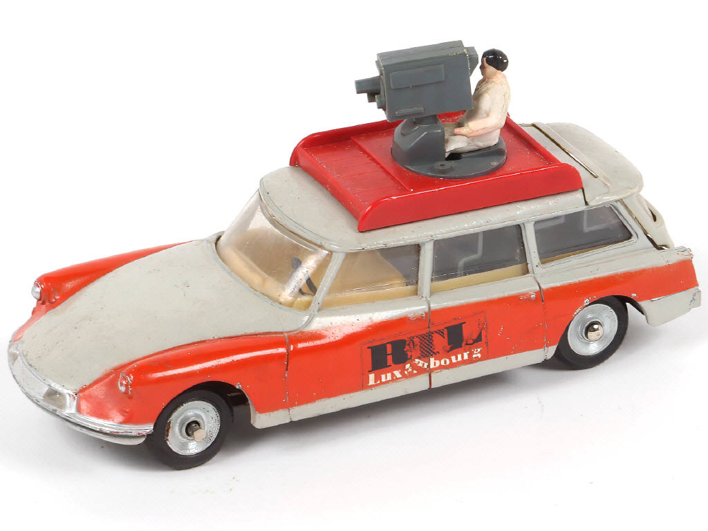 Lot 275 - DINKY TOYS (FRANCE) (1)