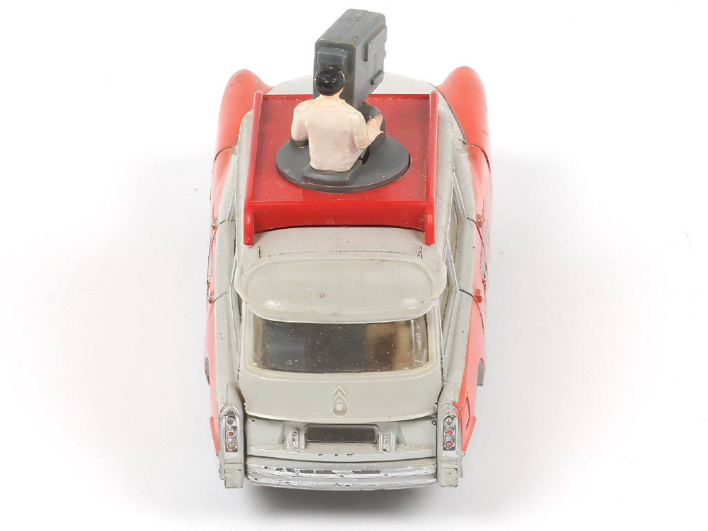 Lot 275 - DINKY TOYS (FRANCE) (1)