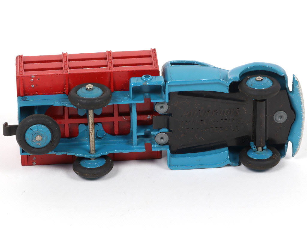 Lot 347 - DINKY TOYS (FRANCE) (1)