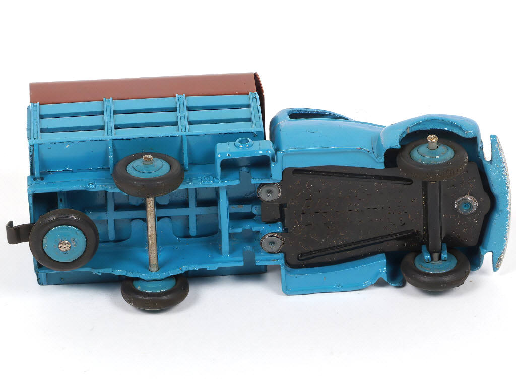 Lot 348 - DINKY TOYS (FRANCE) (1)