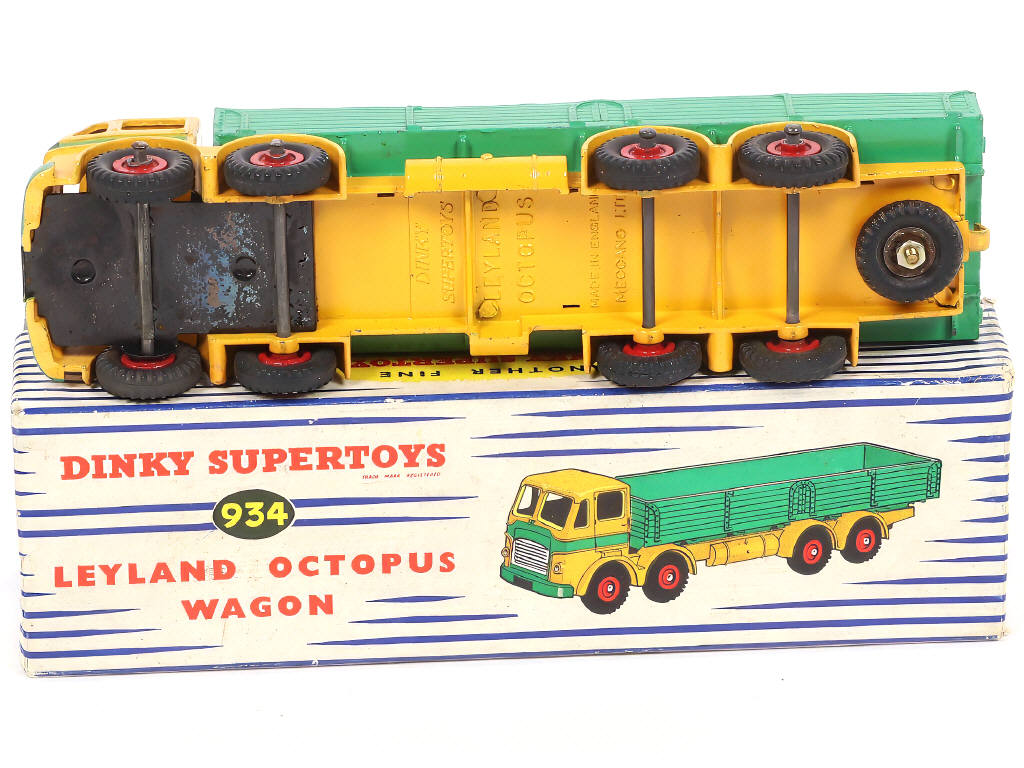 Lot 222 - DINKY TOYS (GB) (1)