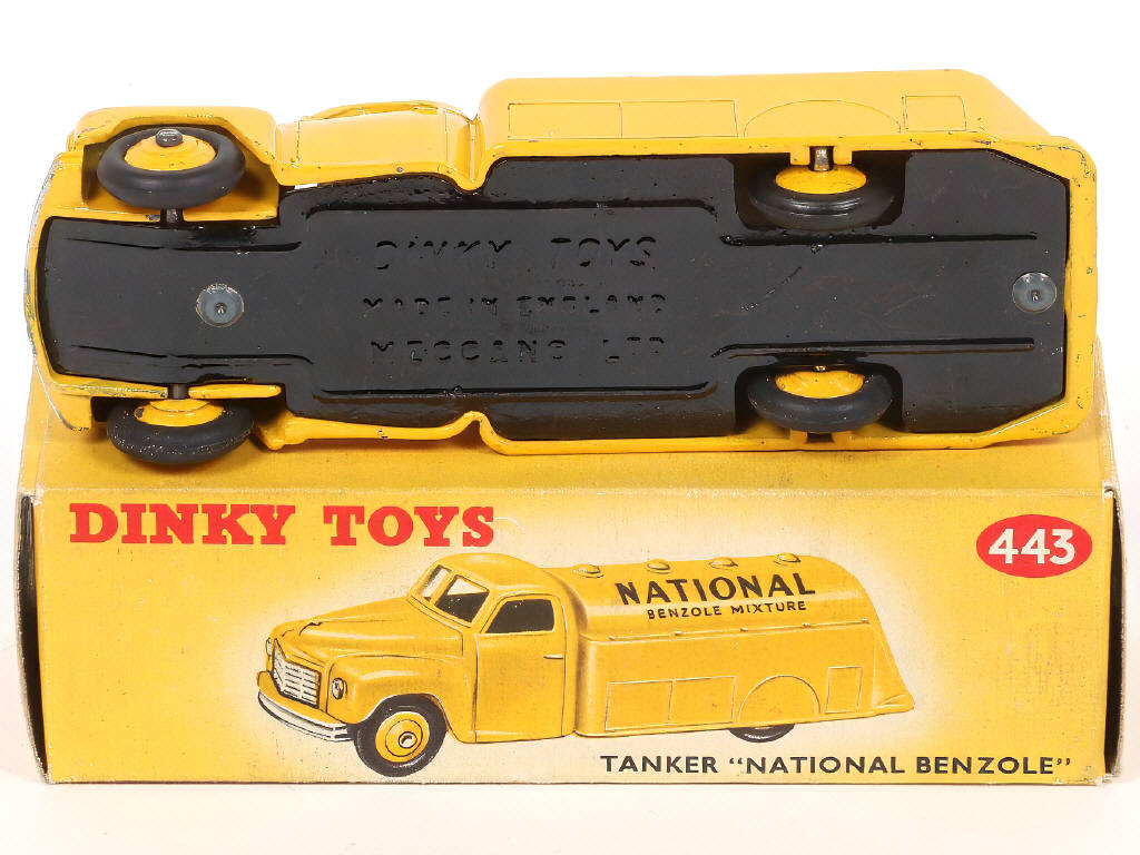 Lot 207 - DINKY TOYS (GB) (1)