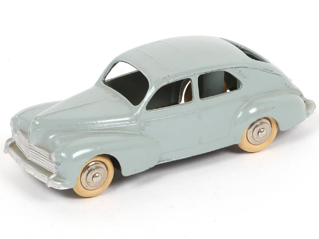 Lot 265 - DINKY TOYS (FRANCE) (1)
