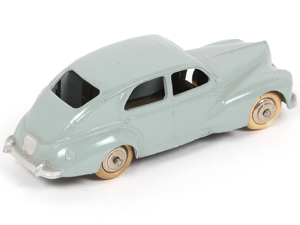 Lot 265 - DINKY TOYS (FRANCE) (1)
