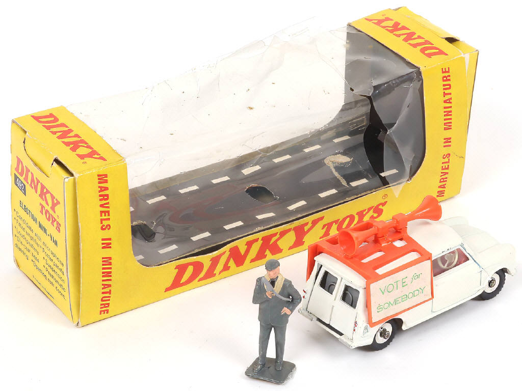 Lot 204 - DINKY TOYS (GB) (1)