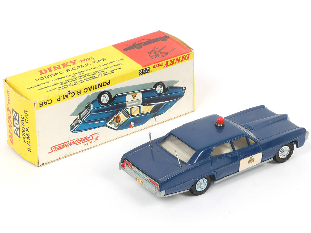 Lot 201 - DINKY TOYS (GB) (1)