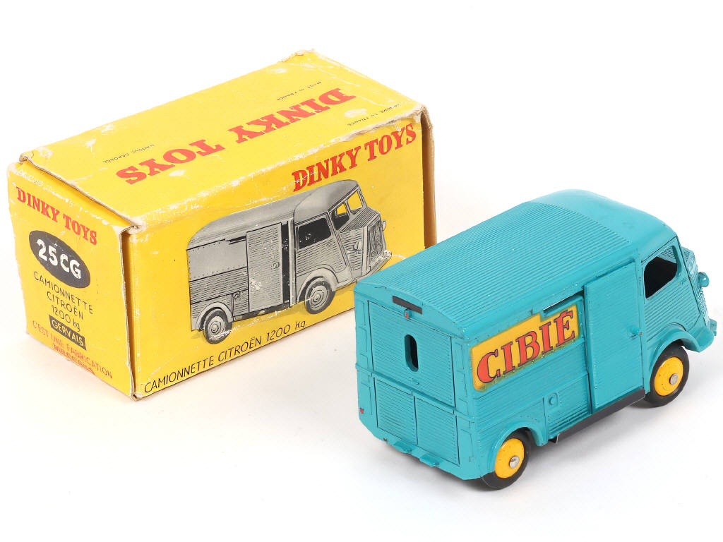 Lot 356 - DINKY TOYS (FRANCE) (1)