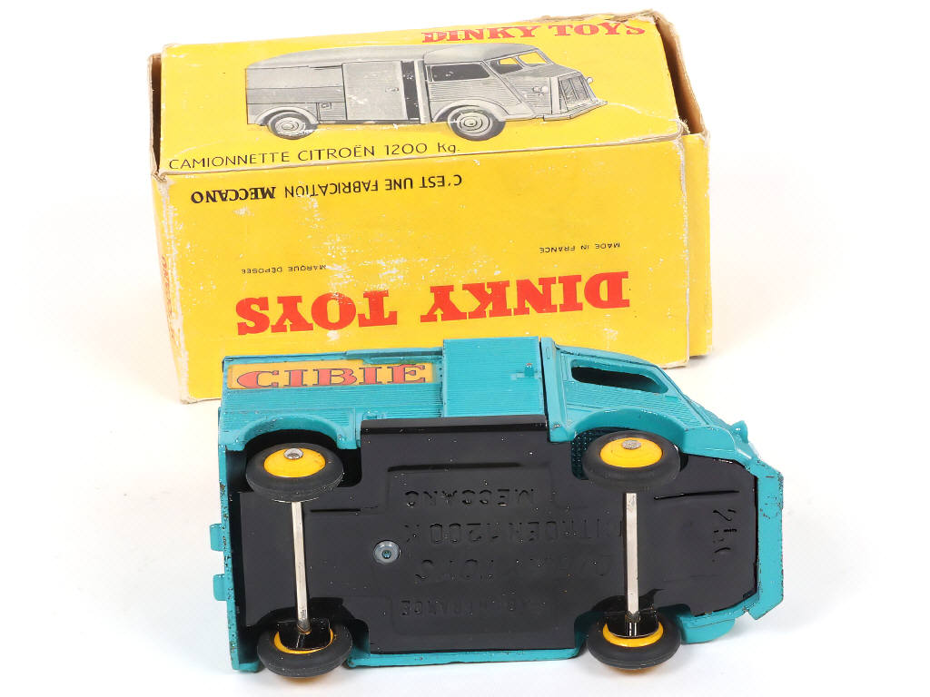 Lot 356 - DINKY TOYS (FRANCE) (1)