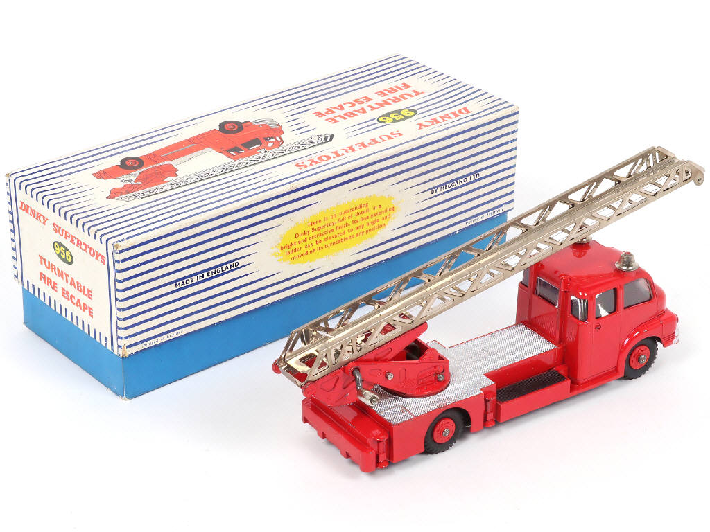 Lot 231 - DINKY TOYS (GB) (1)