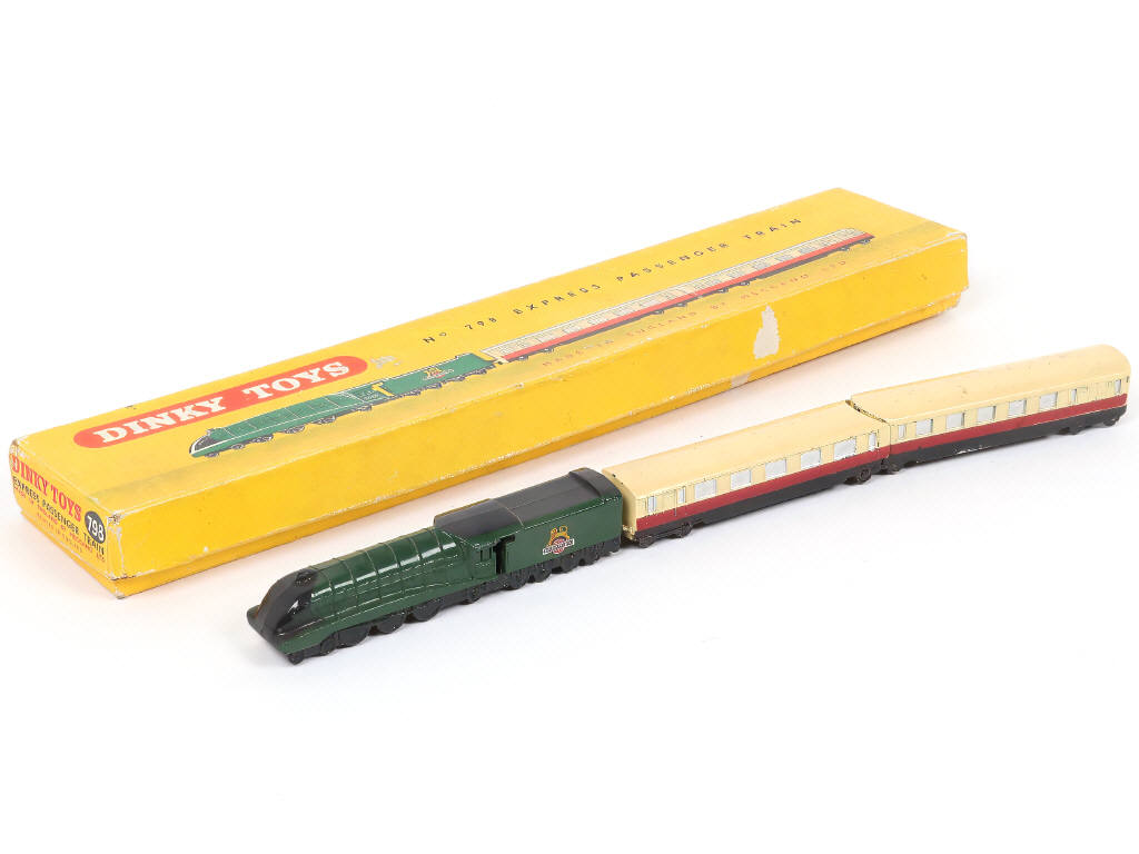 Lot 249 - DINKY TOYS (GB) (1)