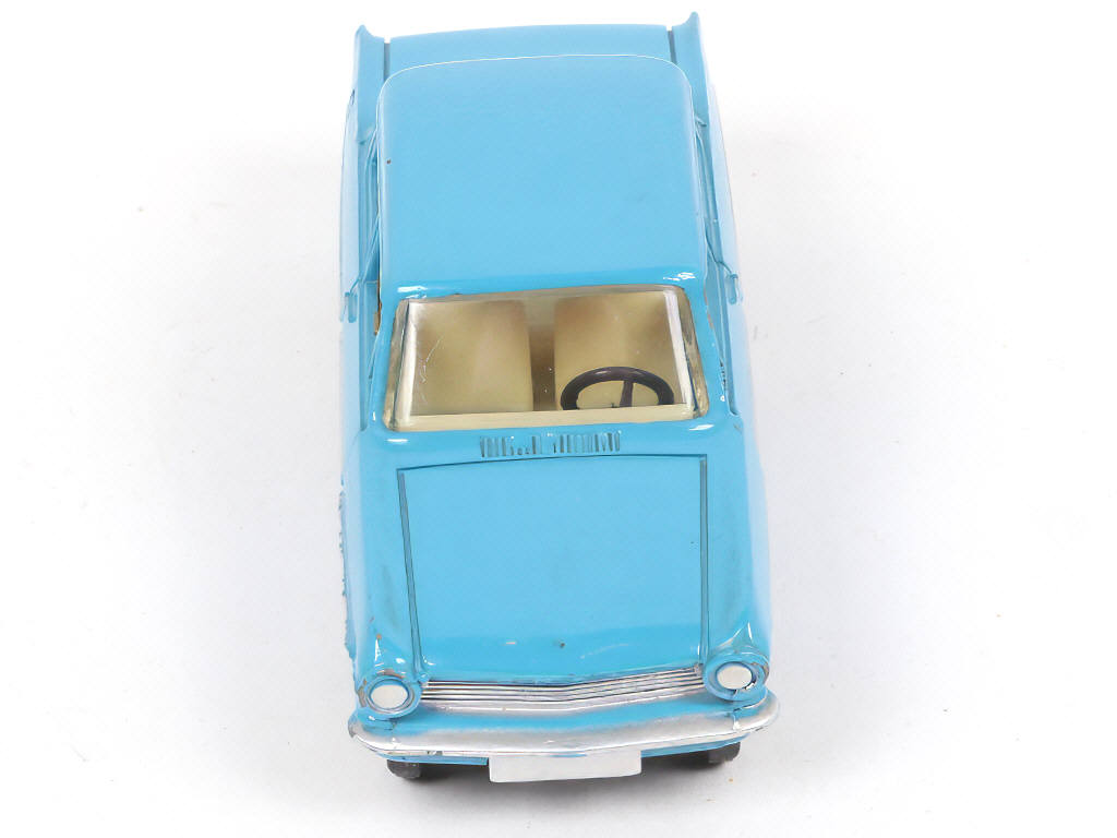 Lot 332 - DINKY TOYS (FRANCE) (1)