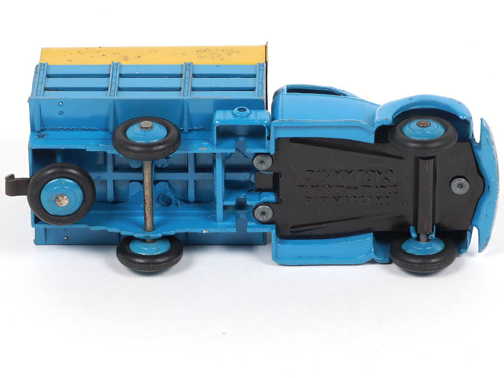 Lot 349 - DINKY TOYS (FRANCE) (1)