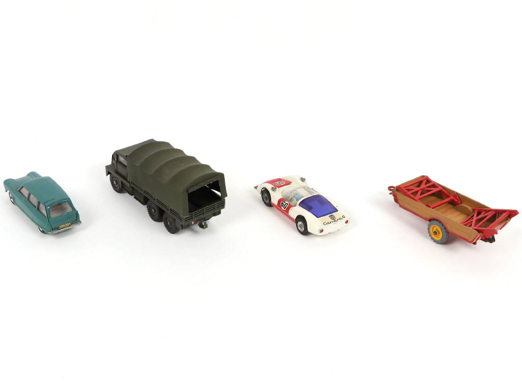 Lot 55 - DIVERS (4)