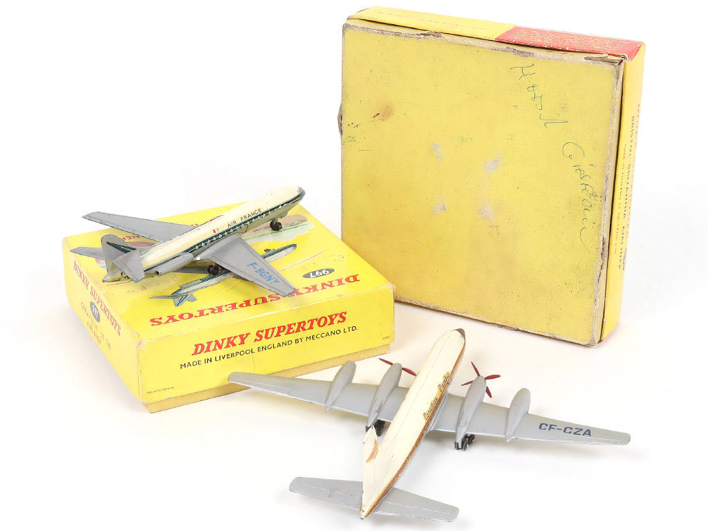 Lot 302 - DINKY TOYS (GB) (2)