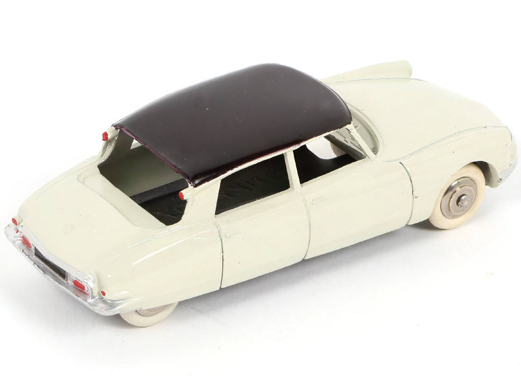 Lot 318 - DINKY TOYS (FRANCE) (1)