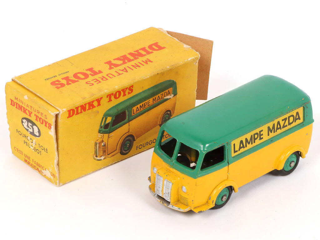 Lot 326 - DINKY TOYS (FRANCE) (1)