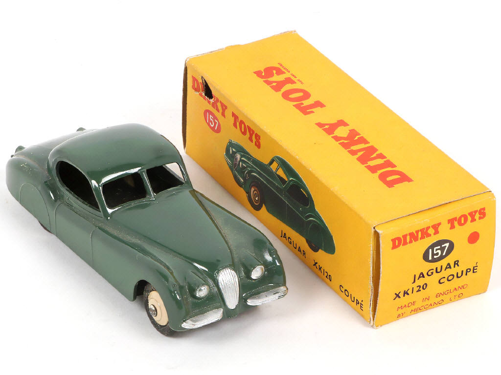 Lot 271 - DINKY TOYS (GB) (1)
