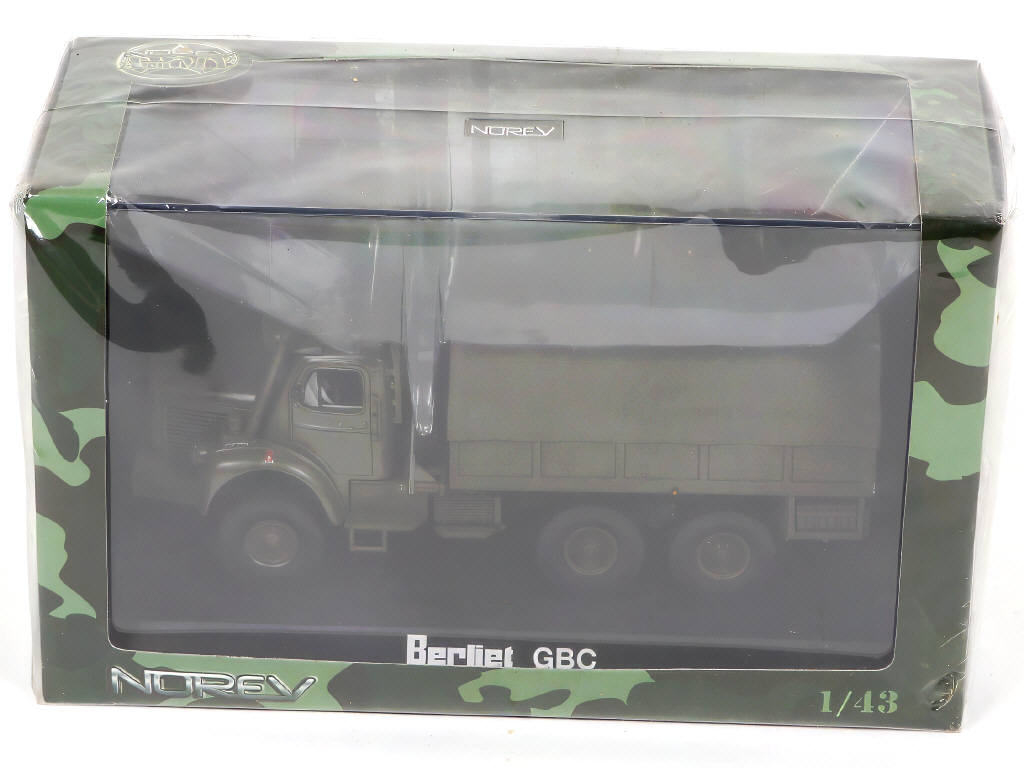 Lot 74 - DIVERS (6)