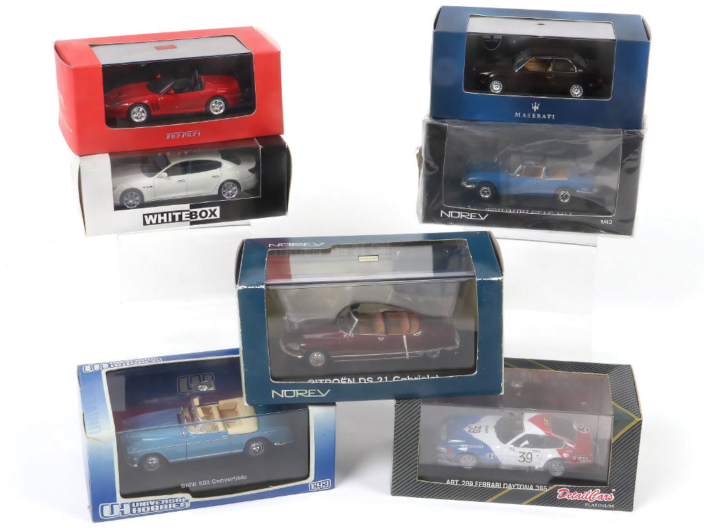 Lot 80 - DIVERS (7)