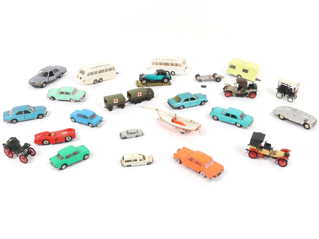 Lot 72 - DIVERS (23)