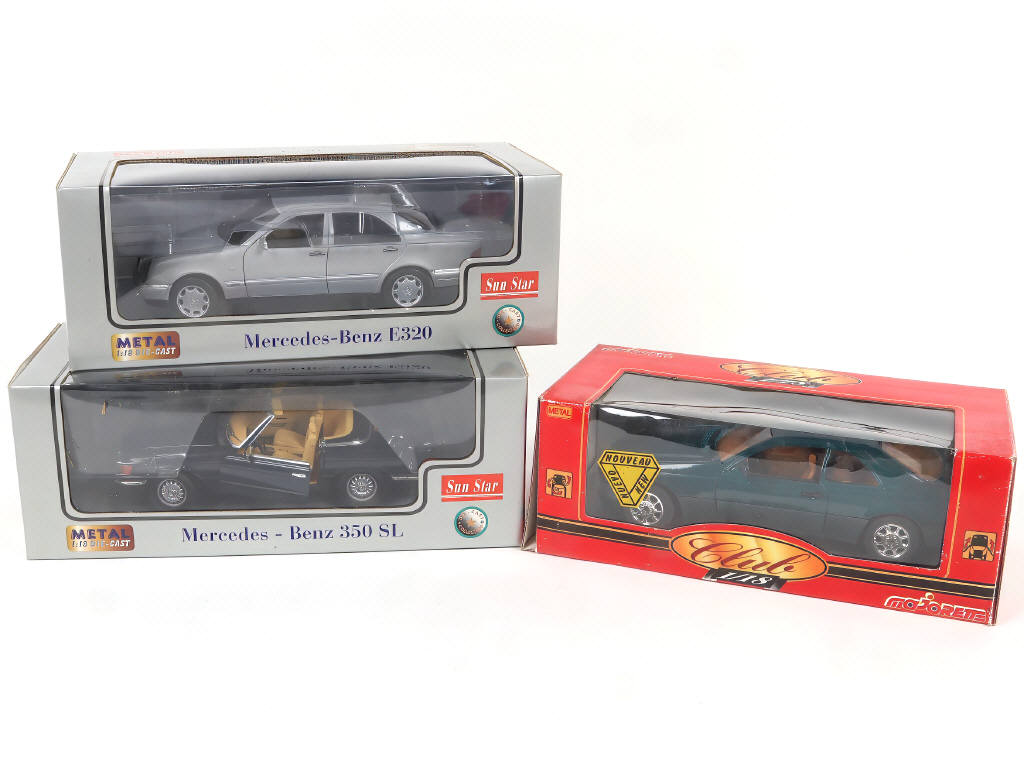 Lot 17 - DIVERS (4)
