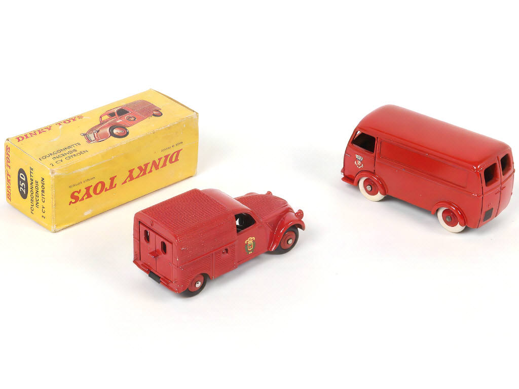 Lot 252 - DINKY TOYS (FRANCE) (2)