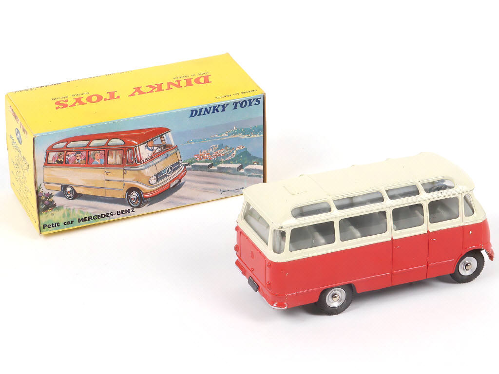Lot 246 - DINKY TOYS (FRANCE) (1)