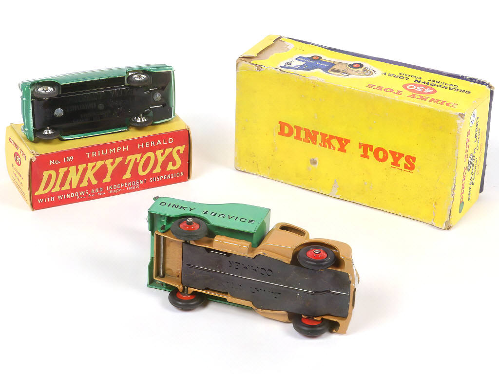 Lot 213 - DINKY TOYS (GB) (2)