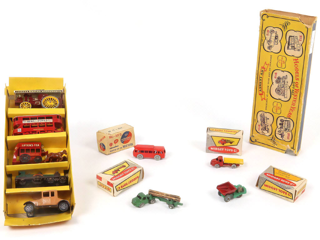 Lot 44 - DIVERS (5)