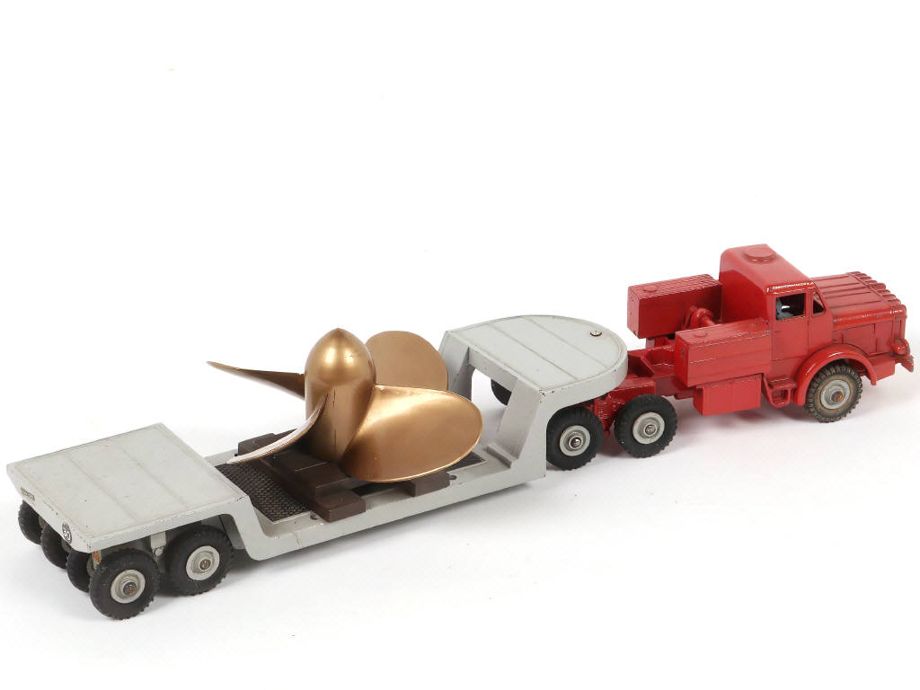 Lot 211 - DINKY TOYS (GB) (1)