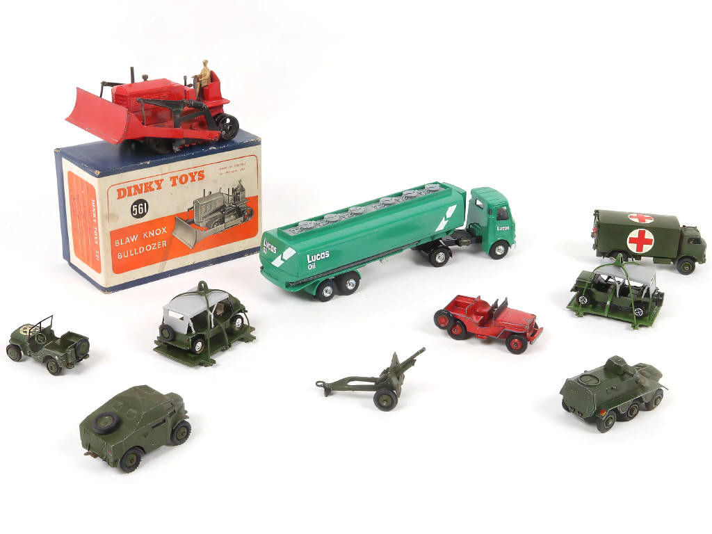 Lot 228 - DINKY TOYS (GB) (10)