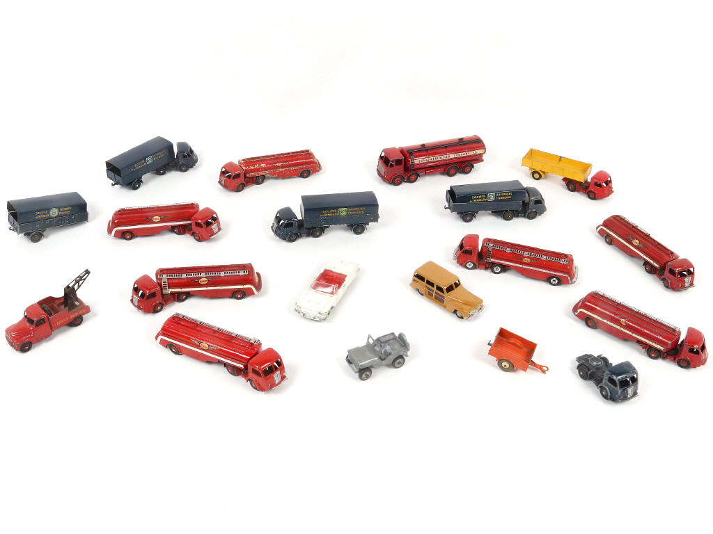 Lot 54 - DIVERS (18)
