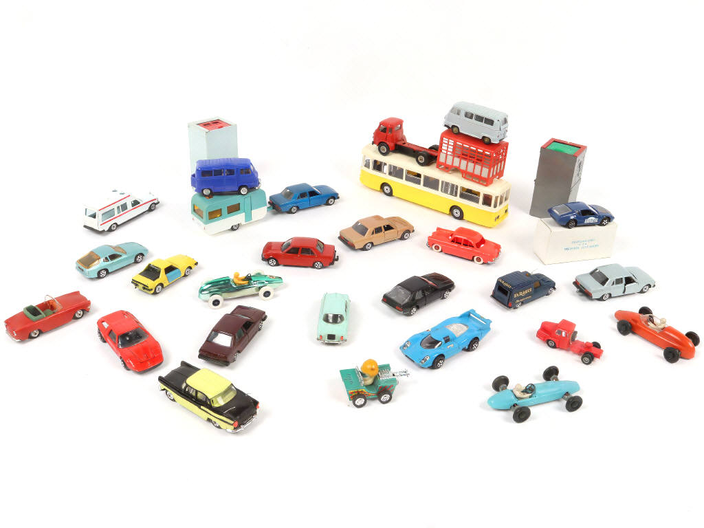 Lot 63 - DIVERS (29)