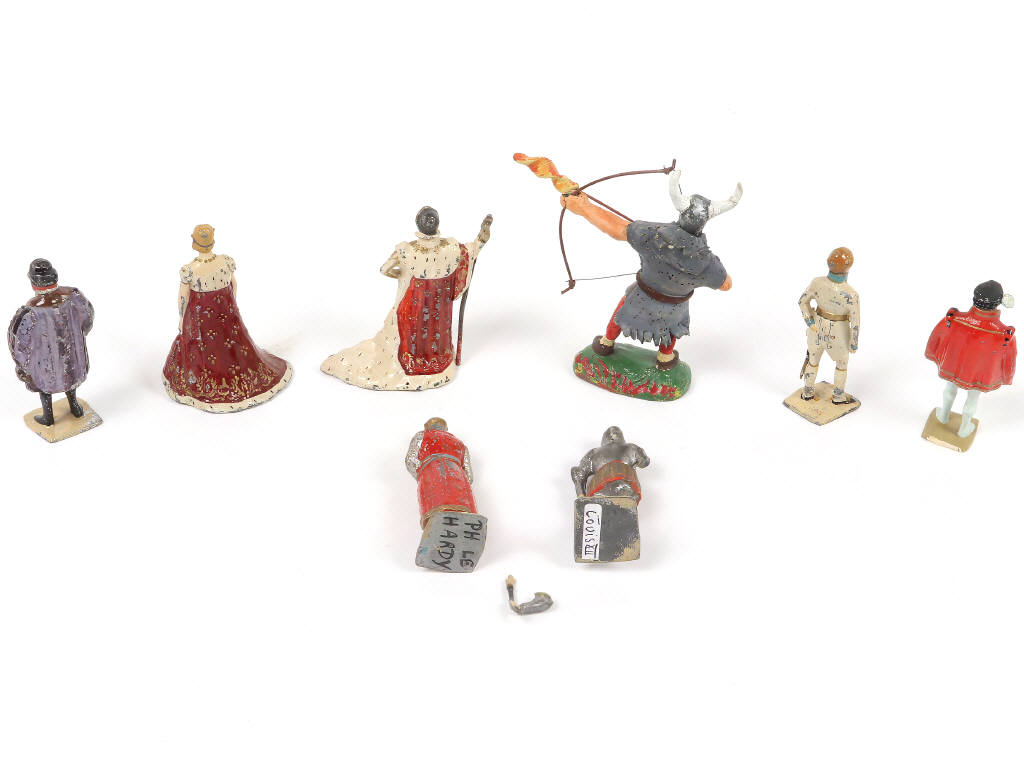 Lot 1 - DIVERS (8)