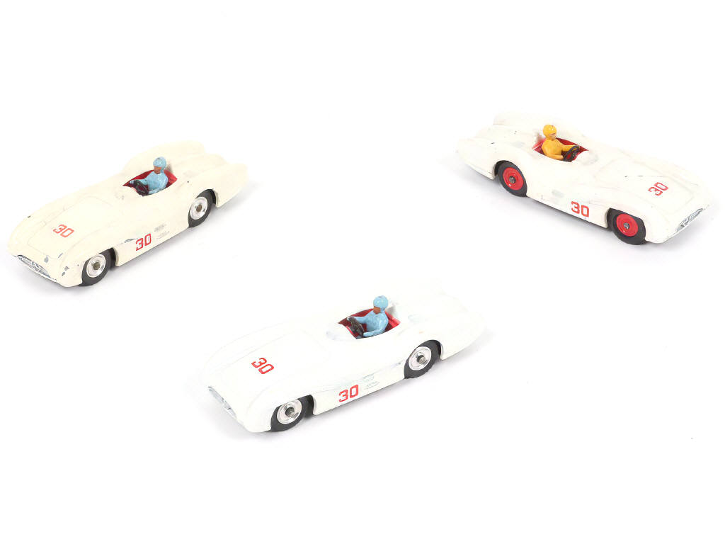 Lot 220 - DINKY TOYS (GB) (3)